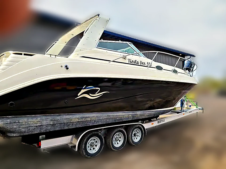 Fiesta Vee 320 · Boat. Chicago Fleet Wraps